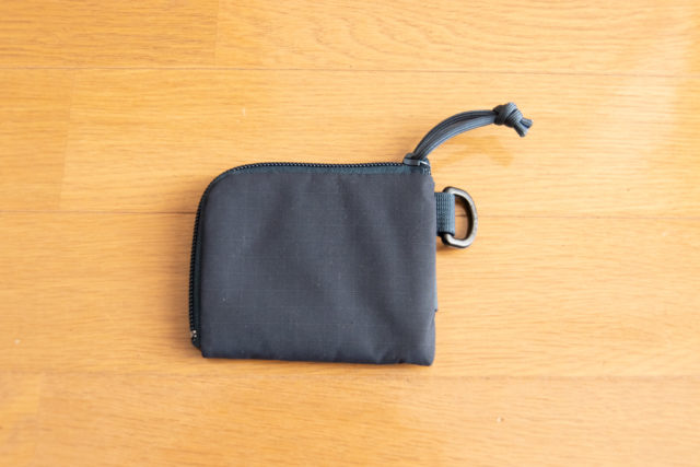ブリーフィングのコインパースはアウトドアでも使える実用的なミニ財布
